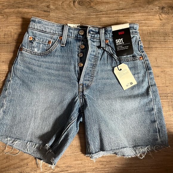 501 Levi's Blue Denim shorts - Picture 2 of 6